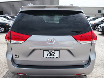 toyota sienna 2012 silver van le 8 passenger gasoline 6 cylinders front wheel drive automatic 76011