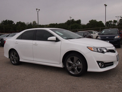 toyota camry 2012 white sedan se v6 gasoline 6 cylinders front wheel drive automatic 76011