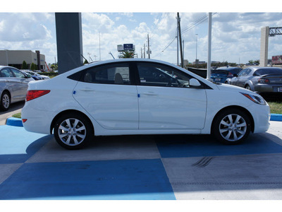 hyundai accent 2013 white sedan gls gasoline 4 cylinders front wheel drive automatic 77094