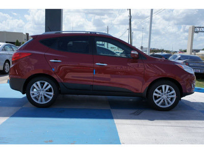 hyundai tucson 2013 garnet red suv limited gasoline 4 cylinders front wheel drive automatic 77094