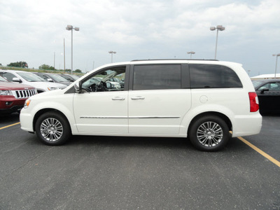 chrysler town country 2013 white van touring l flex fuel 6 cylinders front wheel drive shiftable automatic 60915
