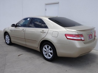 toyota camry 2011 sand sedan le gasoline 4 cylinders front wheel drive automatic 78577