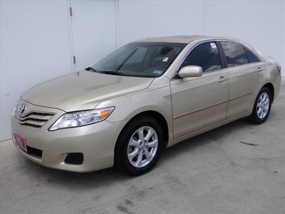 toyota camry 2011 sand sedan le gasoline 4 cylinders front wheel drive automatic 78577