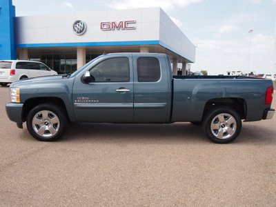 chevrolet silverado 1500 2009 blue pickup truck lt gasoline 8 cylinders 2 wheel drive automatic with overdrive 77859