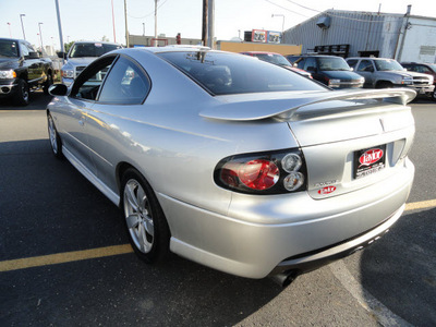 pontiac gto 2006 silver coupe gasoline 8 cylinders rear wheel drive 6 speed manual 60915