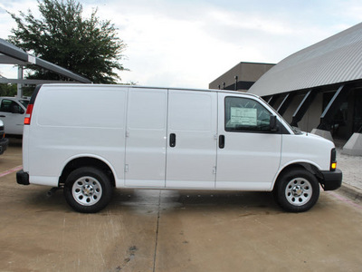 chevrolet express cargo 2012 white van 1500 gasoline 6 cylinders rear wheel drive automatic 76051