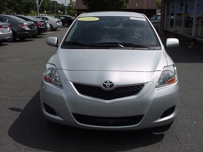 toyota yaris 2010 silver sedan 4 cylinders manual 06019