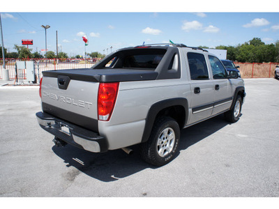 chevrolet avalanche 2004 silver 1500 gasoline 8 cylinders rear wheel drive automatic 78224