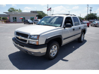 chevrolet avalanche 2004 silver 1500 gasoline 8 cylinders rear wheel drive automatic 78224