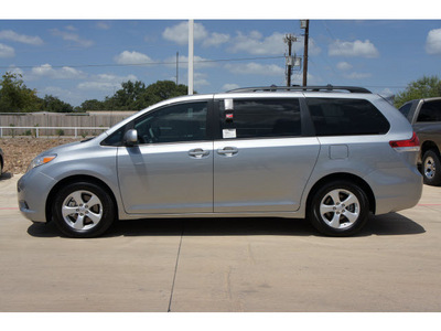 toyota sienna 2012 silver van le 8 passenger 6 cylinders automatic 78232