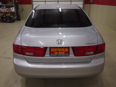 honda accord 2005 silver sedan ex w leather gasoline 4 cylinders front wheel drive automatic 79110