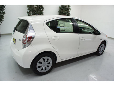 toyota prius c 2012 white two hybrid 4 cylinders front wheel drive not specified 91731