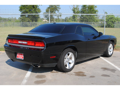 dodge challenger 2009 black coupe r t gasoline 8 cylinders rear wheel drive automatic 77338