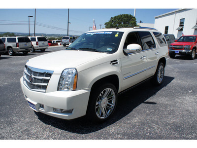 cadillac escalade 2009 white suv platinum edition flex fuel 8 cylinders all whee drive automatic 78028