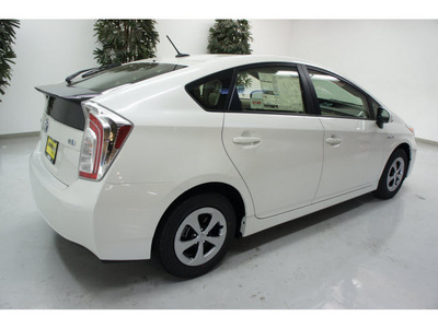 toyota prius 2012 white hatchback three hybrid 4 cylinders front wheel drive not specified 91731