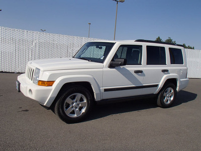 jeep commander 2006 white suv gasoline 6 cylinders 4 wheel drive automatic 99352