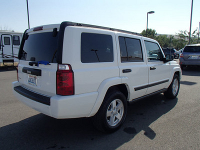 jeep commander 2006 white suv gasoline 6 cylinders 4 wheel drive automatic 99352