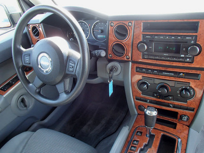 jeep commander 2006 white suv gasoline 6 cylinders 4 wheel drive automatic 99352