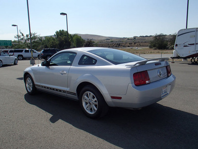 ford mustang 2006 silver coupe v6 standard gasoline 6 cylinders rear wheel drive automatic 99352
