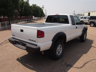 chevrolet s 10 1998 white zr2 gasoline v6 4 wheel drive automatic 79029