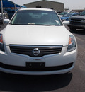 nissan altima 2009 white sedan s gasoline 4 cylinders front wheel drive automatic 76234