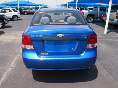 chevrolet aveo 2005 dk  blue sedan ls gasoline 4 cylinders front wheel drive automatic 76234