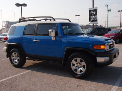 toyota fj cruiser 2007 blue suv gasoline 6 cylinders rear wheel drive automatic 76011