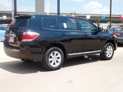 toyota highlander 2012 black suv gasoline 4 cylinders front wheel drive automatic 78232