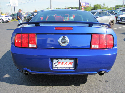 ford mustang 2005 dk  blue coupe gt deluxe gasoline 8 cylinders rear wheel drive 5 speed manual 46410