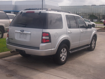 ford explorer 2009 silver suv xlt gasoline 6 cylinders 2 wheel drive automatic 77090