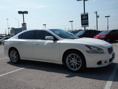 nissan maxima 2009 white sedan 3 5 s gasoline 6 cylinders front wheel drive automatic 76011