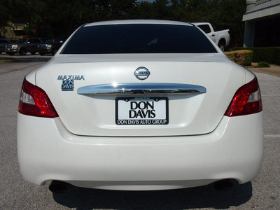 nissan maxima 2009 white sedan 3 5 s gasoline 6 cylinders front wheel drive automatic 76011