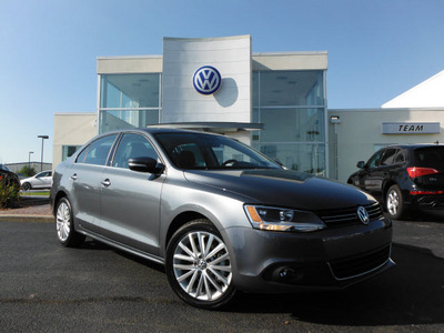 volkswagen jetta 2013 gray sedan tdi diesel 4 cylinders front wheel drive 6 speed automatic 46410