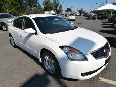 nissan altima 2009 white sedan gasoline 4 cylinders front wheel drive automatic 13502