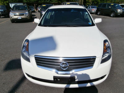nissan altima 2009 white sedan gasoline 4 cylinders front wheel drive automatic 13502