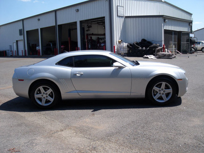 chevrolet camaro 2010 silver coupe lt gasoline 6 cylinders rear wheel drive automatic 75672