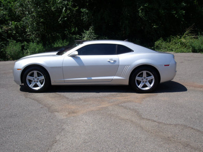 chevrolet camaro 2010 silver coupe lt gasoline 6 cylinders rear wheel drive automatic 75672