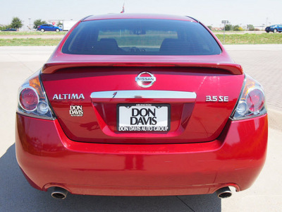 nissan altima 2007 dk  red sedan 3 5 se gasoline 6 cylinders front wheel drive automatic 76018