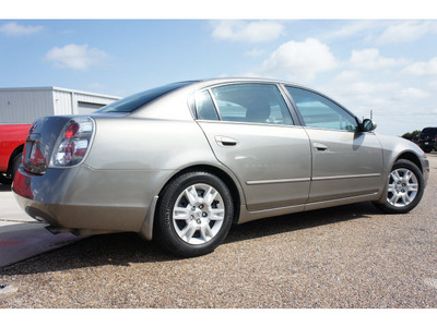 nissan altima 2006 pewter sedan 2 5 s gasoline 4 cylinders front wheel drive automatic 76543