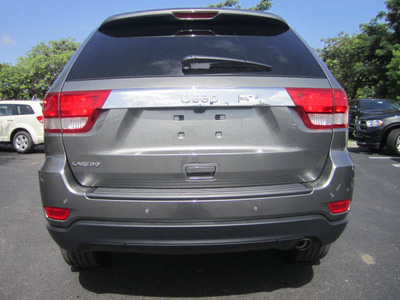 jeep grand cherokee 2013 gray suv laredo e gasoline 6 cylinders 2 wheel drive automatic 33157