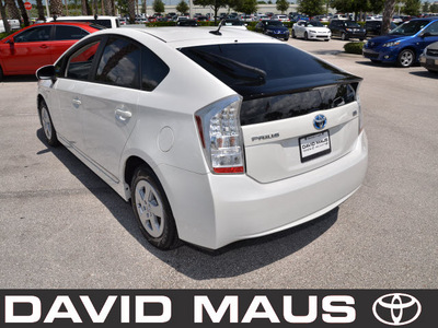 toyota prius 2011 white hybrid hybrid 4 cylinders front wheel drive automatic 32771