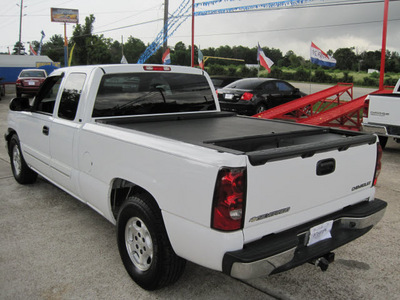 chevrolet silverado 1500 2004 white pickup truck ls gasoline 8 cylinders rear wheel drive automatic 77379