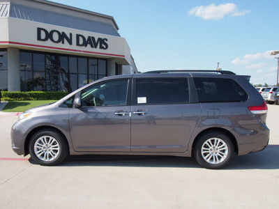 toyota sienna 2013 predawn gray van xle gasoline 6 cylinders front wheel drive automatic 76011