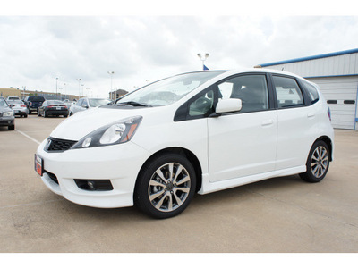 honda fit 2013 white hatchback sport gasoline 4 cylinders front wheel drive automatic 77034