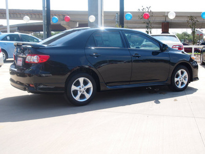 toyota corolla 2013 black sedan s gasoline 4 cylinders front wheel drive automatic 78232