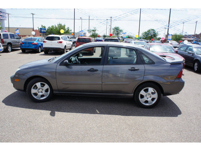 ford focus 2006 dk  gray sedan zx4 se gasoline 4 cylinders front wheel drive automatic 78539