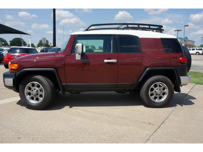 toyota fj cruiser 2011 dk  red suv gasoline 6 cylinders 2 wheel drive automatic 76502