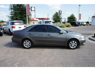toyota camry 2005 gray sedan xle gasoline 6 cylinders front wheel drive automatic with overdrive 76087