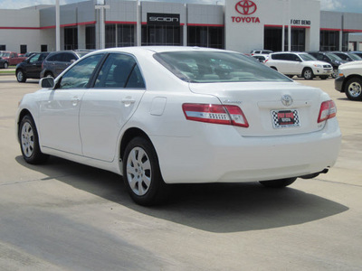 toyota camry 2011 white sedan le gasoline 4 cylinders front wheel drive automatic with overdrive 77469