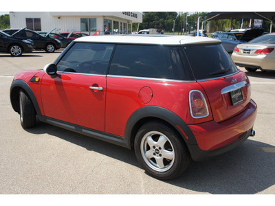 mini cooper 2010 red hatchback gasoline 4 cylinders front wheel drive 6 speed manual 76502